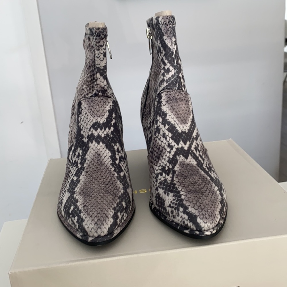 Nwt Marc Fisher Snakeprint Stretch Bootie 6 - image 5